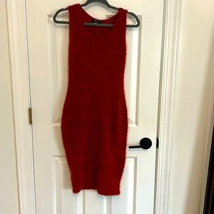 Auburn body on textured dress